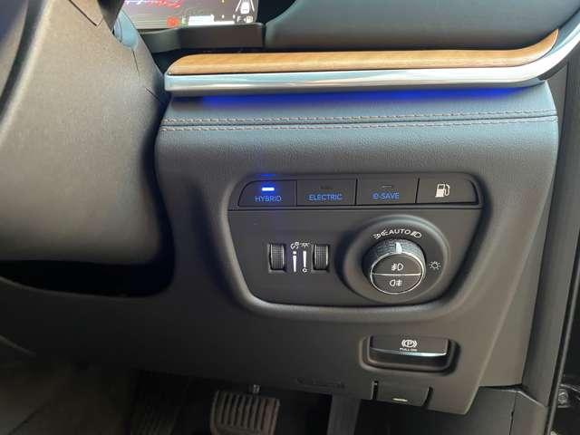 ヘッドライト、走行モードボタン。