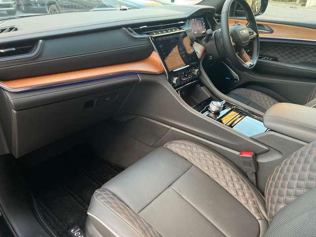 助手席もゆったりとお座り頂けます。