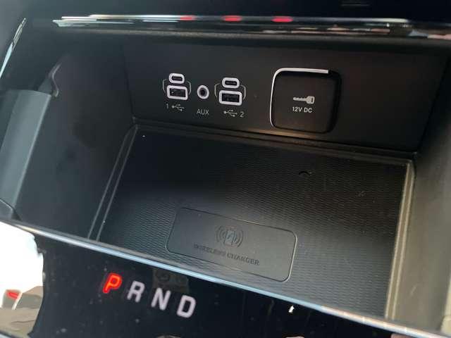 ワイヤレスチャージに充分なＵＳＢポート！