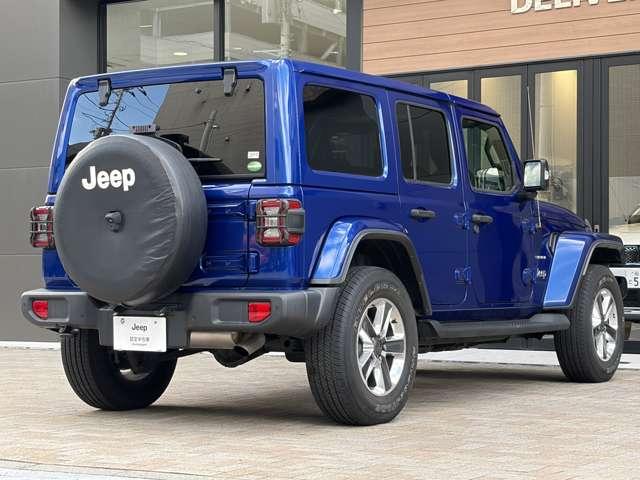 ジープ・ラングラーアンリミテッド サハラ　ワンオーナー　認定中古車　２．０Ｌターボモデル　オーシャンブルーメタリック　テールレンズ・フロントデイライトベゼル　禁煙車（11枚目）