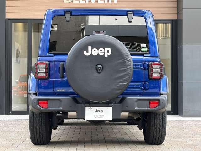 ジープ・ラングラーアンリミテッド サハラ　ワンオーナー　認定中古車　２．０Ｌターボモデル　オーシャンブルーメタリック　テールレンズ・フロントデイライトベゼル　禁煙車（12枚目）