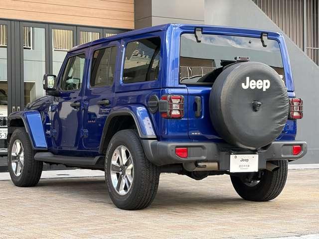 ジープ・ラングラーアンリミテッド サハラ　ワンオーナー　認定中古車　２．０Ｌターボモデル　オーシャンブルーメタリック　テールレンズ・フロントデイライトベゼル　禁煙車（13枚目）
