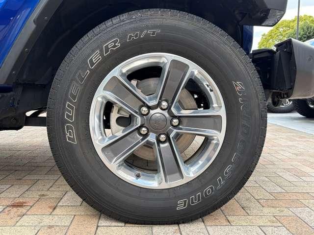 ジープ・ラングラーアンリミテッド サハラ　ワンオーナー　認定中古車　２．０Ｌターボモデル　オーシャンブルーメタリック　テールレンズ・フロントデイライトベゼル　禁煙車（16枚目）