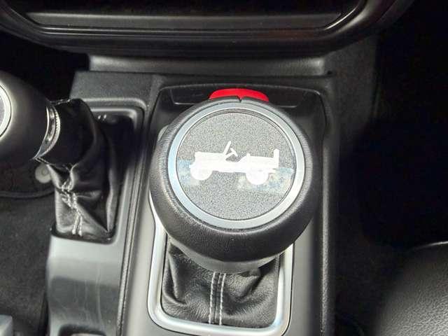 ジープ・ラングラーアンリミテッド サハラ　ワンオーナー　認定中古車　２．０Ｌターボモデル　オーシャンブルーメタリック　テールレンズ・フロントデイライトベゼル　禁煙車（25枚目）