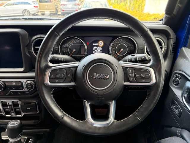 ジープ・ラングラーアンリミテッド サハラ　ワンオーナー　認定中古車　２．０Ｌターボモデル　オーシャンブルーメタリック　テールレンズ・フロントデイライトベゼル　禁煙車（27枚目）