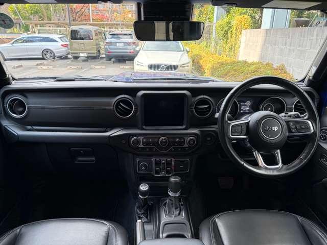 ジープ・ラングラーアンリミテッド サハラ　ワンオーナー　認定中古車　２．０Ｌターボモデル　オーシャンブルーメタリック　テールレンズ・フロントデイライトベゼル　禁煙車（32枚目）