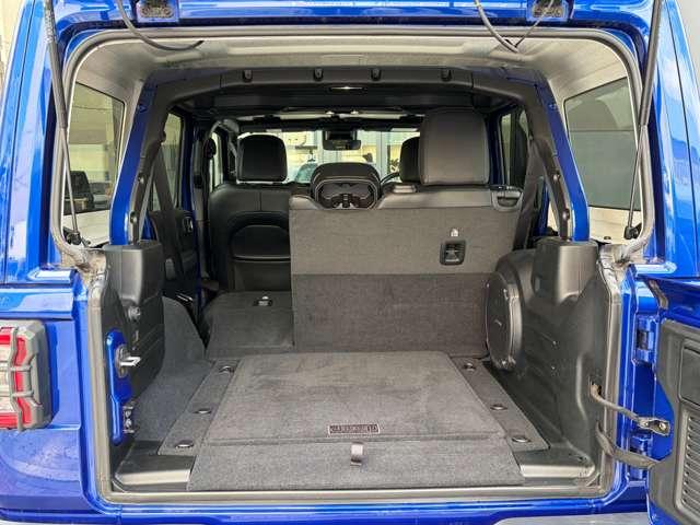 ジープ・ラングラーアンリミテッド サハラ　ワンオーナー　認定中古車　２．０Ｌターボモデル　オーシャンブルーメタリック　テールレンズ・フロントデイライトベゼル　禁煙車（34枚目）