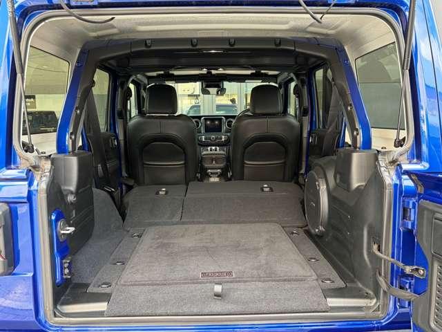 ジープ・ラングラーアンリミテッド サハラ　ワンオーナー　認定中古車　２．０Ｌターボモデル　オーシャンブルーメタリック　テールレンズ・フロントデイライトベゼル　禁煙車（35枚目）