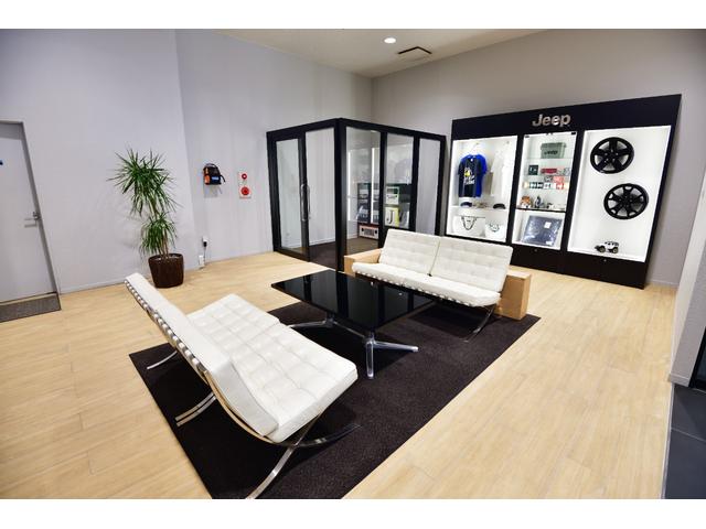 ジープ・ラングラーアンリミテッド サハラ　ワンオーナー　認定中古車　２．０Ｌターボモデル　オーシャンブルーメタリック　テールレンズ・フロントデイライトベゼル　禁煙車（40枚目）