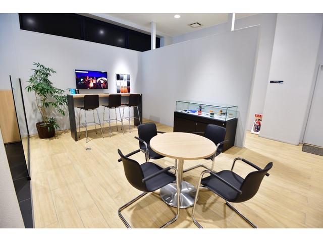 ジープ・ラングラーアンリミテッド サハラ　ワンオーナー　認定中古車　２．０Ｌターボモデル　オーシャンブルーメタリック　テールレンズ・フロントデイライトベゼル　禁煙車（41枚目）