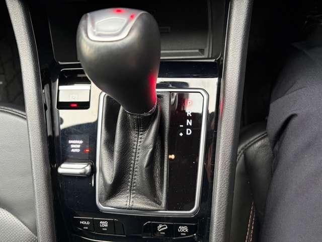 ジープ・コンパス リミテッド ワンオーナー 認定中古車 M6最終モデル専用ホイール 電動リアゲート 禁煙車(19枚目)