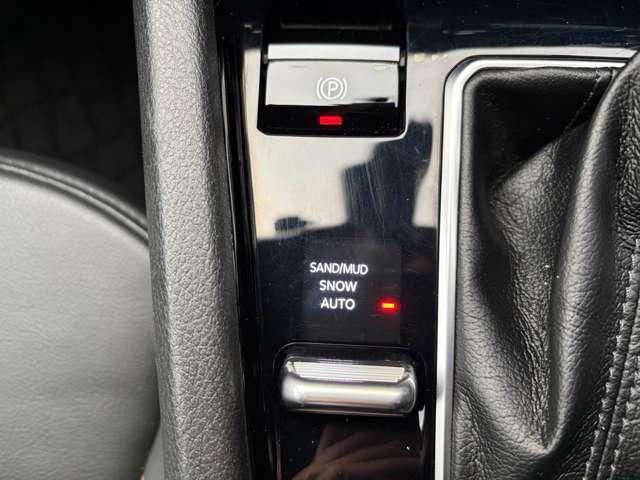 ジープ・コンパス リミテッド ワンオーナー 認定中古車 M6最終モデル専用ホイール 電動リアゲート 禁煙車(20枚目)