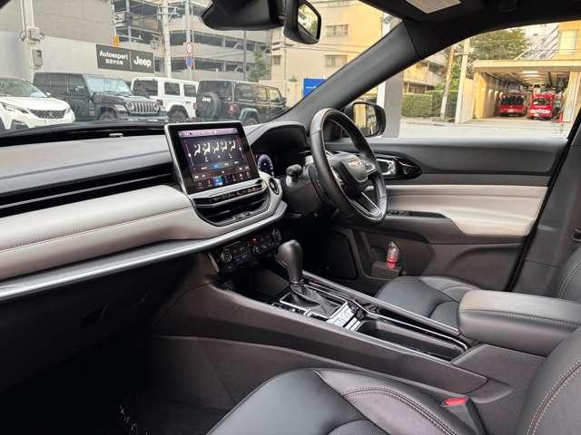 ジープ・コンパス リミテッド ワンオーナー 認定中古車 M6最終モデル専用ホイール 電動リアゲート 禁煙車(27枚目)