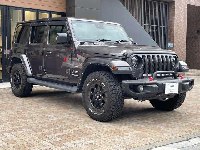 ジープ・ラングラーアンリミテッド サハラ　認定中古車　ジャオス２本出しマフラー　社外１７インチＡＷ　ＢＦグットリッチＫＯ２（２７５／７０／Ｒ１７）　ルビコンフロントバンパー　禁煙車（7枚目）