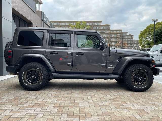 ジープ・ラングラーアンリミテッド サハラ　認定中古車　ジャオス２本出しマフラー　社外１７インチＡＷ　ＢＦグットリッチＫＯ２（２７５／７０／Ｒ１７）　ルビコンフロントバンパー　禁煙車（8枚目）