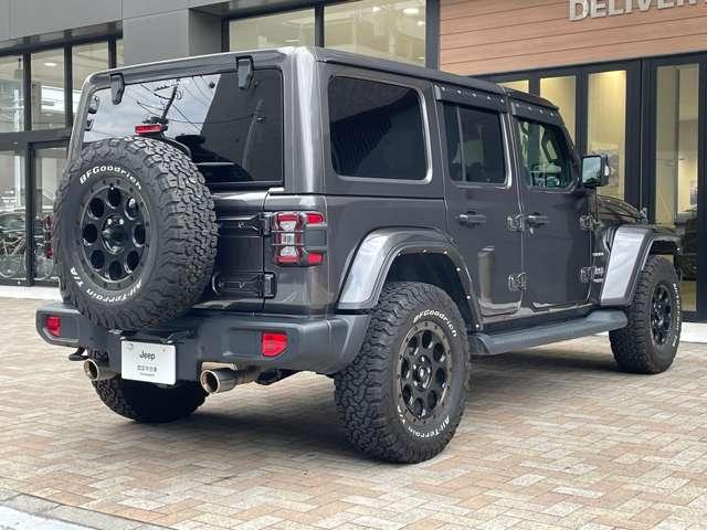 ジープ・ラングラーアンリミテッド サハラ　認定中古車　ジャオス２本出しマフラー　社外１７インチＡＷ　ＢＦグットリッチＫＯ２（２７５／７０／Ｒ１７）　ルビコンフロントバンパー　禁煙車（9枚目）