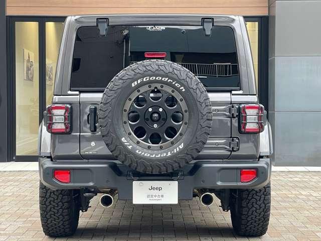 ジープ・ラングラーアンリミテッド サハラ　認定中古車　ジャオス２本出しマフラー　社外１７インチＡＷ　ＢＦグットリッチＫＯ２（２７５／７０／Ｒ１７）　ルビコンフロントバンパー　禁煙車（10枚目）
