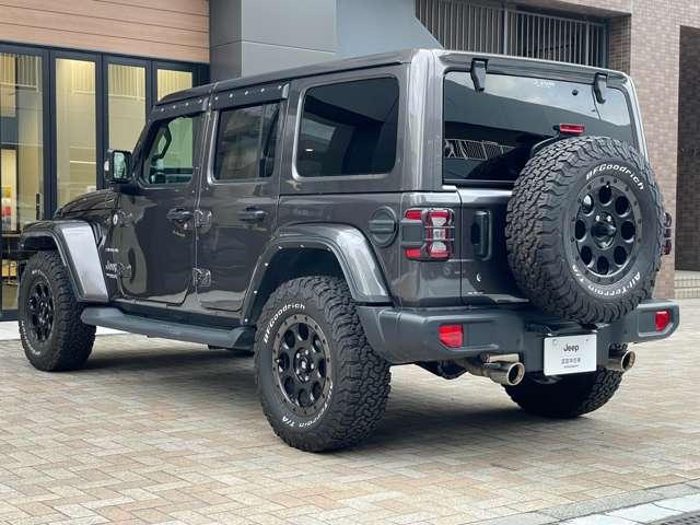 ジープ・ラングラーアンリミテッド サハラ　認定中古車　ジャオス２本出しマフラー　社外１７インチＡＷ　ＢＦグットリッチＫＯ２（２７５／７０／Ｒ１７）　ルビコンフロントバンパー　禁煙車（11枚目）