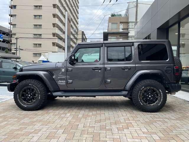 ジープ・ラングラーアンリミテッド サハラ　認定中古車　ジャオス２本出しマフラー　社外１７インチＡＷ　ＢＦグットリッチＫＯ２（２７５／７０／Ｒ１７）　ルビコンフロントバンパー　禁煙車（12枚目）