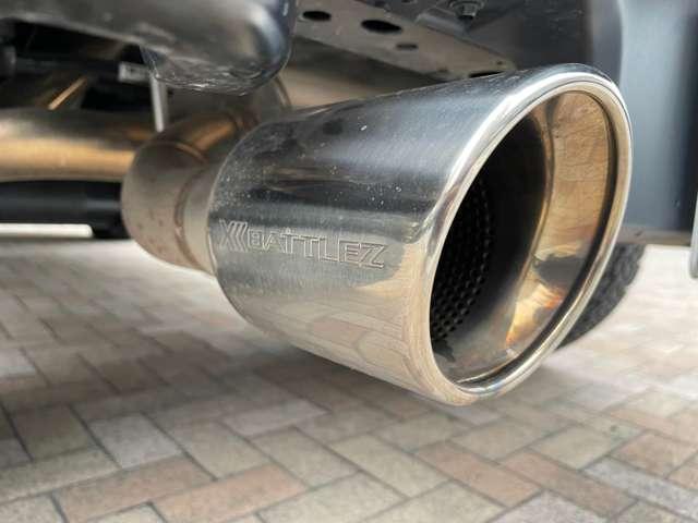 ジープ・ラングラーアンリミテッド サハラ　認定中古車　ジャオス２本出しマフラー　社外１７インチＡＷ　ＢＦグットリッチＫＯ２（２７５／７０／Ｒ１７）　ルビコンフロントバンパー　禁煙車（18枚目）