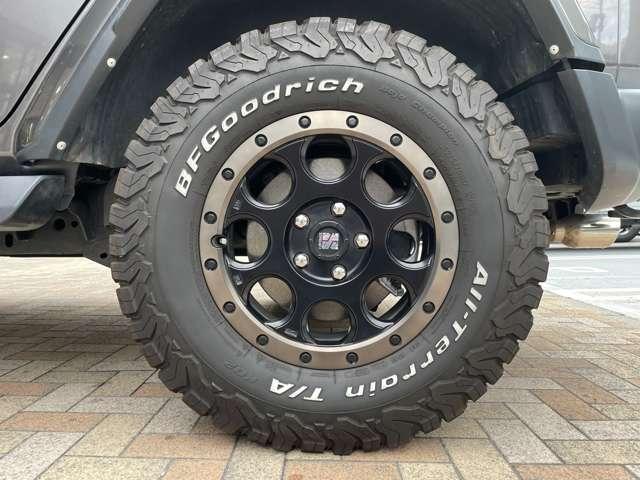 ジープ・ラングラーアンリミテッド サハラ　認定中古車　ジャオス２本出しマフラー　社外１７インチＡＷ　ＢＦグットリッチＫＯ２（２７５／７０／Ｒ１７）　ルビコンフロントバンパー　禁煙車（19枚目）