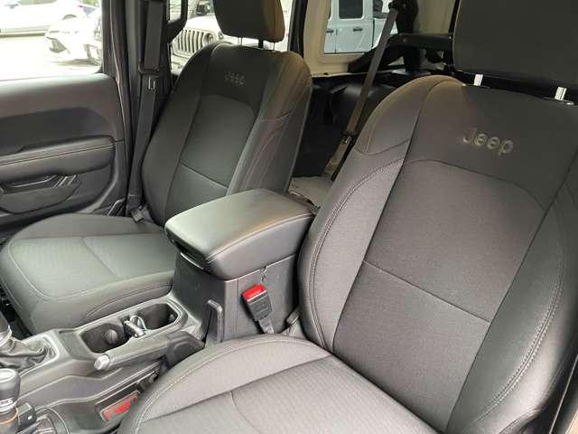 ジープ・ラングラーアンリミテッド サハラ　認定中古車　ジャオス２本出しマフラー　社外１７インチＡＷ　ＢＦグットリッチＫＯ２（２７５／７０／Ｒ１７）　ルビコンフロントバンパー　禁煙車（32枚目）