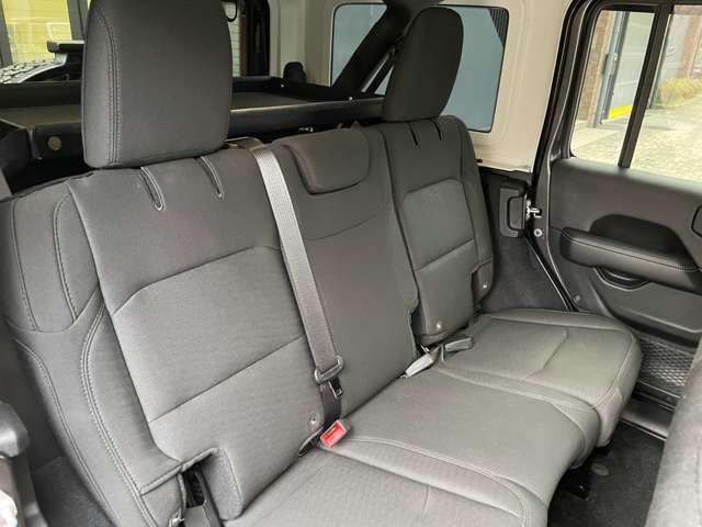 ジープ・ラングラーアンリミテッド サハラ　認定中古車　ジャオス２本出しマフラー　社外１７インチＡＷ　ＢＦグットリッチＫＯ２（２７５／７０／Ｒ１７）　ルビコンフロントバンパー　禁煙車（33枚目）