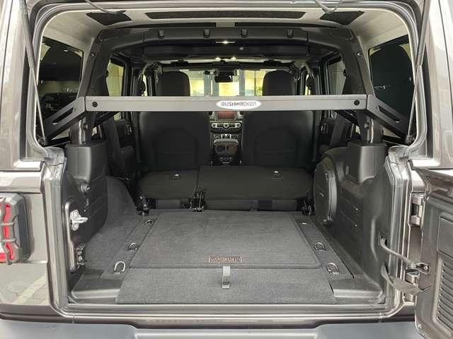 ジープ・ラングラーアンリミテッド サハラ　認定中古車　ジャオス２本出しマフラー　社外１７インチＡＷ　ＢＦグットリッチＫＯ２（２７５／７０／Ｒ１７）　ルビコンフロントバンパー　禁煙車（38枚目）