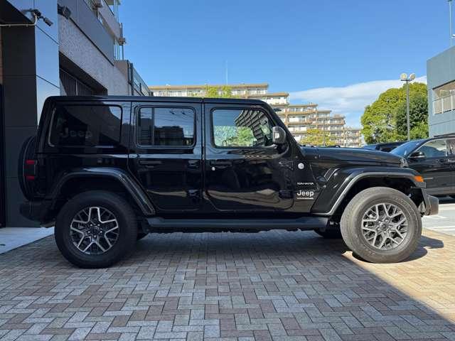 ジープ・ラングラーアンリミテッド サハラ　ワンオーナー　認定中古車　新車保証継承　純正ドライブレコーダー　２０２５後期モデル　ワイドスクリーンＵコネクト　電動パワーシートモデル　禁煙車（6枚目）
