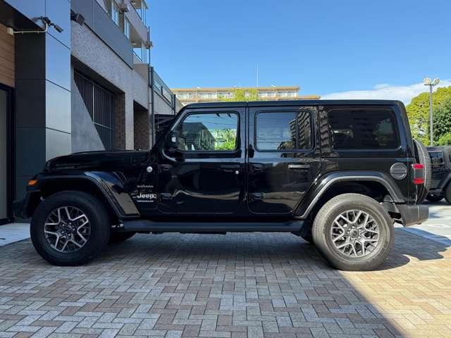 ジープ・ラングラーアンリミテッド サハラ　ワンオーナー　認定中古車　新車保証継承　純正ドライブレコーダー　２０２５後期モデル　ワイドスクリーンＵコネクト　電動パワーシートモデル　禁煙車（10枚目）