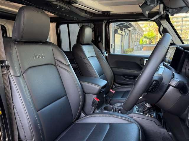ジープ・ラングラーアンリミテッド サハラ　ワンオーナー　認定中古車　新車保証継承　純正ドライブレコーダー　２０２５後期モデル　ワイドスクリーンＵコネクト　電動パワーシートモデル　禁煙車（13枚目）