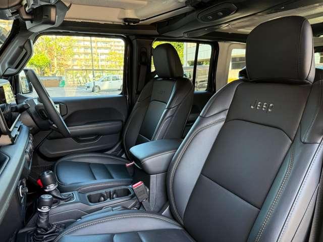 ジープ・ラングラーアンリミテッド サハラ　ワンオーナー　認定中古車　新車保証継承　純正ドライブレコーダー　２０２５後期モデル　ワイドスクリーンＵコネクト　電動パワーシートモデル　禁煙車（18枚目）