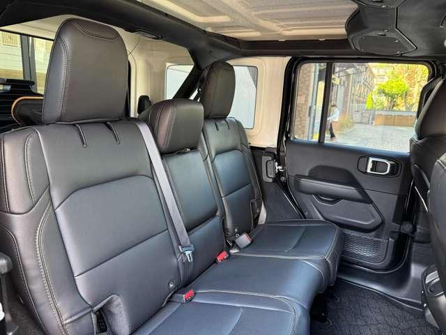 ジープ・ラングラーアンリミテッド サハラ　ワンオーナー　認定中古車　新車保証継承　純正ドライブレコーダー　２０２５後期モデル　ワイドスクリーンＵコネクト　電動パワーシートモデル　禁煙車（20枚目）