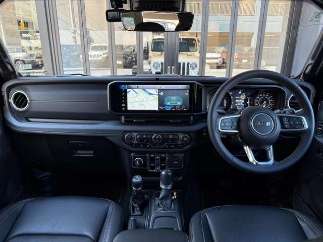 ジープ・ラングラーアンリミテッド サハラ　ワンオーナー　認定中古車　新車保証継承　純正ドライブレコーダー　２０２５後期モデル　ワイドスクリーンＵコネクト　電動パワーシートモデル　禁煙車（21枚目）