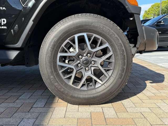 ジープ・ラングラーアンリミテッド サハラ　ワンオーナー　認定中古車　新車保証継承　純正ドライブレコーダー　２０２５後期モデル　ワイドスクリーンＵコネクト　電動パワーシートモデル　禁煙車（23枚目）