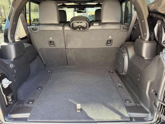 ジープ・ラングラーアンリミテッド サハラ　ワンオーナー　認定中古車　新車保証継承　純正ドライブレコーダー　２０２５後期モデル　ワイドスクリーンＵコネクト　電動パワーシートモデル　禁煙車（24枚目）