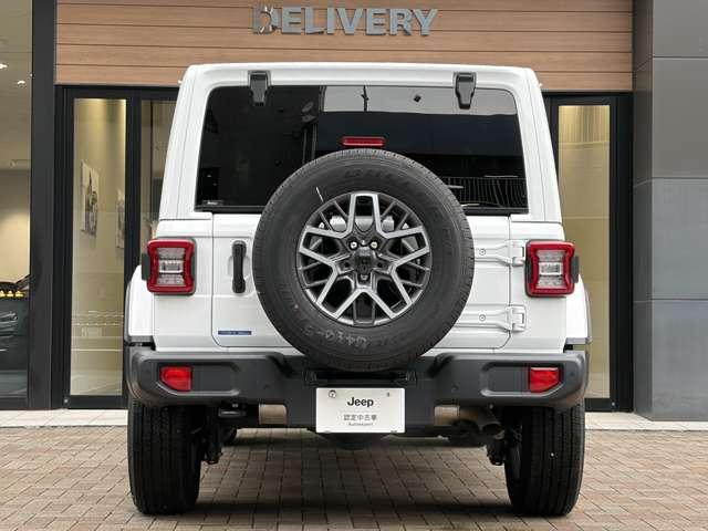 ジープ・ラングラーアンリミテッド サハラ　認定中古車　２．０Ｌターボモデル　前期最終モデル　フロント・サイドカメラ　ブラインドスポットモニター　シートヒーター・ハンドルヒーター　後期純正ホイール　禁煙車（12枚目）