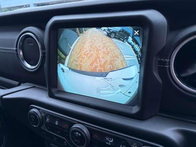 ジープ・ラングラーアンリミテッド サハラ　認定中古車　２．０Ｌターボモデル　前期最終モデル　フロント・サイドカメラ　ブラインドスポットモニター　シートヒーター・ハンドルヒーター　後期純正ホイール　禁煙車（24枚目）