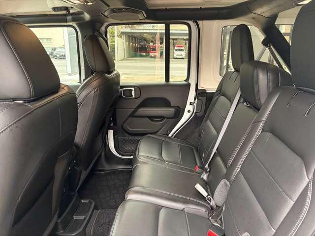 ジープ・ラングラーアンリミテッド サハラ　認定中古車　２．０Ｌターボモデル　前期最終モデル　フロント・サイドカメラ　ブラインドスポットモニター　シートヒーター・ハンドルヒーター　後期純正ホイール　禁煙車（31枚目）