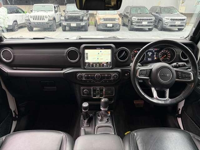 ジープ・ラングラーアンリミテッド サハラ　認定中古車　２．０Ｌターボモデル　前期最終モデル　フロント・サイドカメラ　ブラインドスポットモニター　シートヒーター・ハンドルヒーター　後期純正ホイール　禁煙車（32枚目）