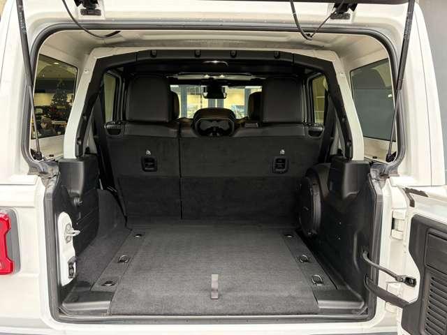 ジープ・ラングラーアンリミテッド サハラ　認定中古車　２．０Ｌターボモデル　前期最終モデル　フロント・サイドカメラ　ブラインドスポットモニター　シートヒーター・ハンドルヒーター　後期純正ホイール　禁煙車（33枚目）