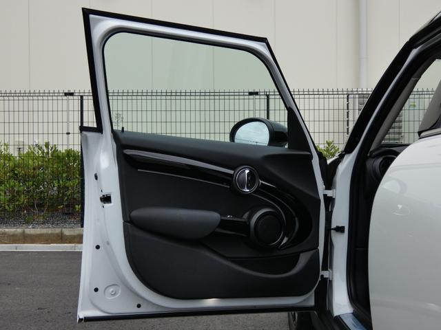 ＭＩＮＩ クーパーＤプレミアムプラスパッケージクラシックトリム　正規認定中古車　保証整備付　ＥＴＣ　バックカメラ　衝突被害軽減ブレーキ　アイドリングストップ　障害物センサー　車線逸脱防止支援システム　アクティブクルーズコントロール　ＬＥＤヘッドライト（36枚目）