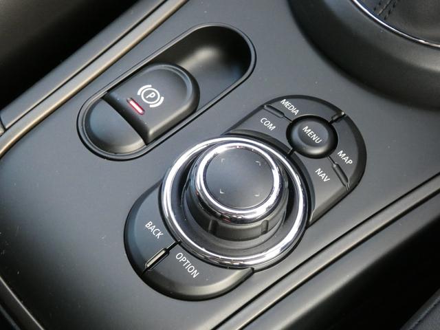 ＭＩＮＩ クーパーＤクロスオーバープレミアム＋Ｐクラシックトリム　正規認定中古車　保証整備付　ナビ　ＥＴＣ　バックカメラ　衝突軽減ブレーキ　アイドリングストップ　障害物ソナー　レーンキープ　アクティブクルコン　ＬＥＤライト　純正ホイール（19枚目）