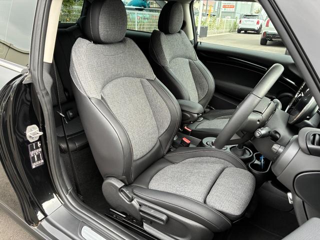 MINI クーパーS クラシック・トリム MINI認定中古車 MININEXT保証2年 ETC2.0 クラシックトリム HDDナビゲーション 前後PDC+バックカメラ LEDヘッドライト 17インチアロイ 運転席・助手席シートヒーター(11枚目)