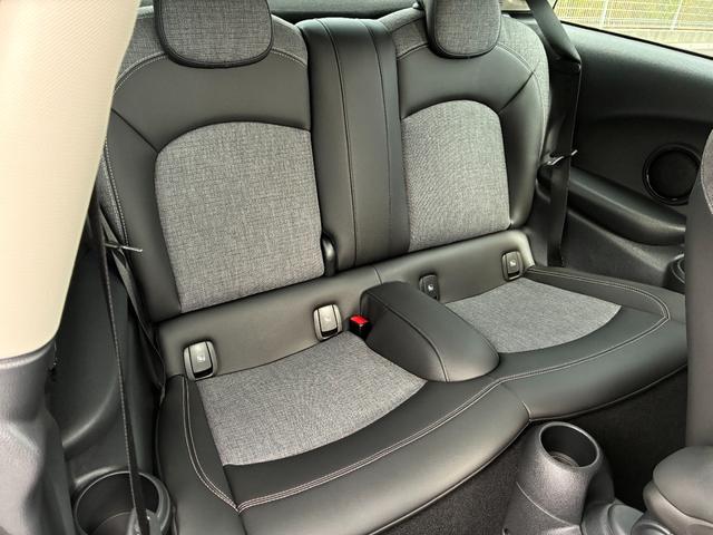 MINI クーパーS クラシック・トリム MINI認定中古車 MININEXT保証2年 ETC2.0 クラシックトリム HDDナビゲーション 前後PDC+バックカメラ LEDヘッドライト 17インチアロイ 運転席・助手席シートヒーター(12枚目)