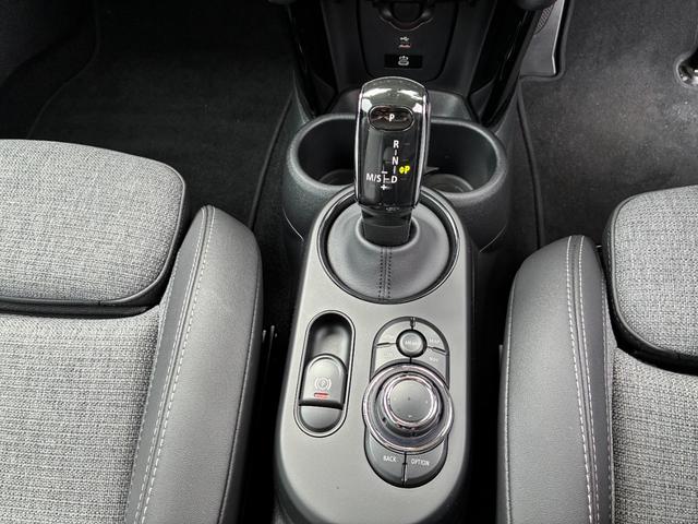 MINI クーパーS クラシック・トリム MINI認定中古車 MININEXT保証2年 ETC2.0 クラシックトリム HDDナビゲーション 前後PDC+バックカメラ LEDヘッドライト 17インチアロイ 運転席・助手席シートヒーター(24枚目)