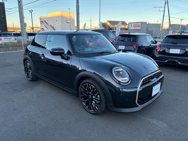ＭＩＮＩ クーパーＳ　フェイバリット・トリム　ＭＩＮＩ認定中古車　ＭＩＮＩＮＥＸＴ保証　新車保証継承　フェイバードトリム　Ｍパッケージ　１８インチアロイ　ＥＴＣ２．０　クラウドナビゲーション　アップルカープレイ　アンドロイドオート　全周囲カメラ（3枚目）