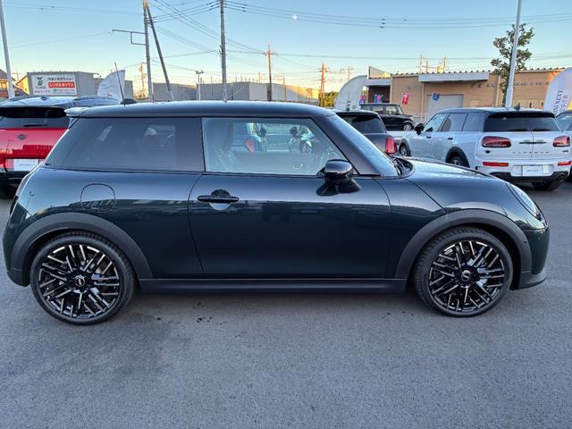 ＭＩＮＩ クーパーＳ　フェイバリット・トリム　ＭＩＮＩ認定中古車　ＭＩＮＩＮＥＸＴ保証　新車保証継承　フェイバードトリム　Ｍパッケージ　１８インチアロイ　ＥＴＣ２．０　クラウドナビゲーション　アップルカープレイ　アンドロイドオート　全周囲カメラ（4枚目）