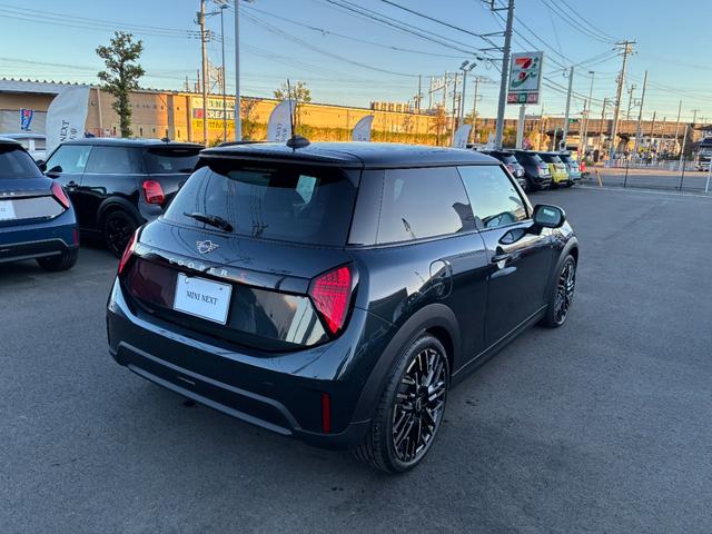 ＭＩＮＩ クーパーＳ　フェイバリット・トリム　ＭＩＮＩ認定中古車　ＭＩＮＩＮＥＸＴ保証　新車保証継承　フェイバードトリム　Ｍパッケージ　１８インチアロイ　ＥＴＣ２．０　クラウドナビゲーション　アップルカープレイ　アンドロイドオート　全周囲カメラ（5枚目）
