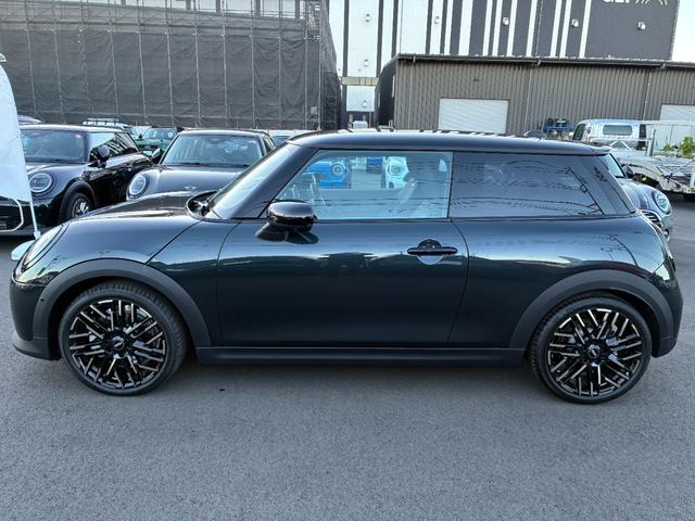 ＭＩＮＩ クーパーＳ　フェイバリット・トリム　ＭＩＮＩ認定中古車　ＭＩＮＩＮＥＸＴ保証　新車保証継承　フェイバードトリム　Ｍパッケージ　１８インチアロイ　ＥＴＣ２．０　クラウドナビゲーション　アップルカープレイ　アンドロイドオート　全周囲カメラ（8枚目）